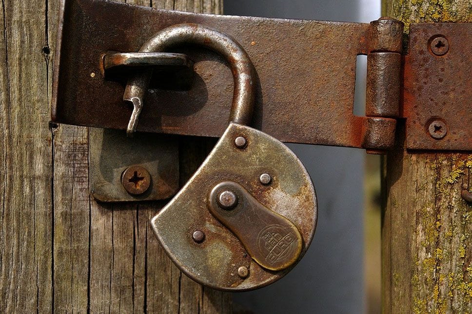 Why Google and Apple App Stores Aren't Effective at Protecting Users Privacy